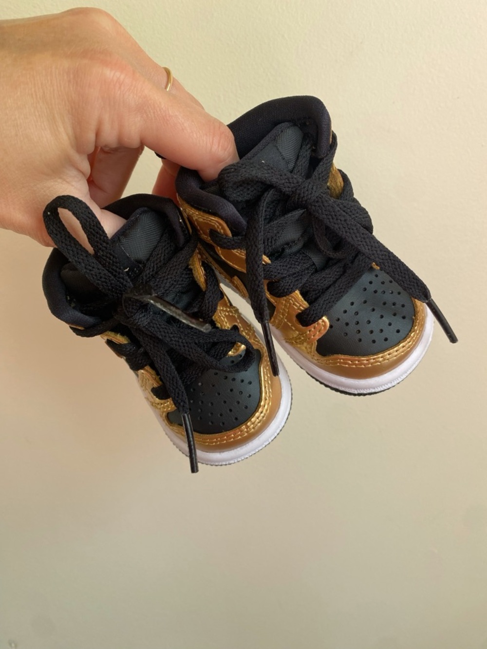 Nike Jordan Toddler 1 Mid SE Metallic Gold Black Infant size 2 NEW! - Picture 2 of 7